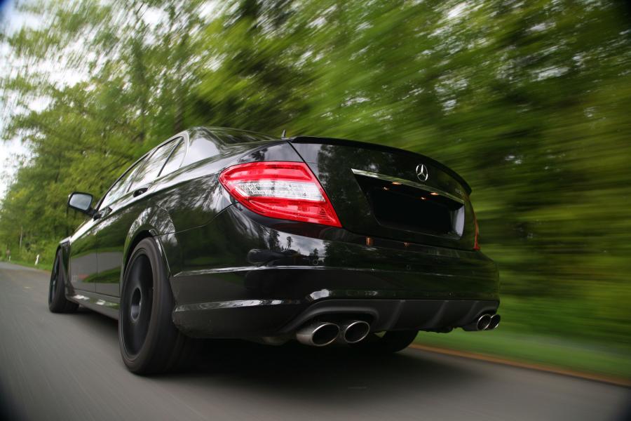  Mercedes-Benz C63 AMG by Edo Competition 2009 года  (фото 2 из 26)
